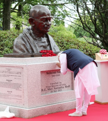 'Prime Minister unveiled the statue of Mahatma Gandhi in Hiroshima'